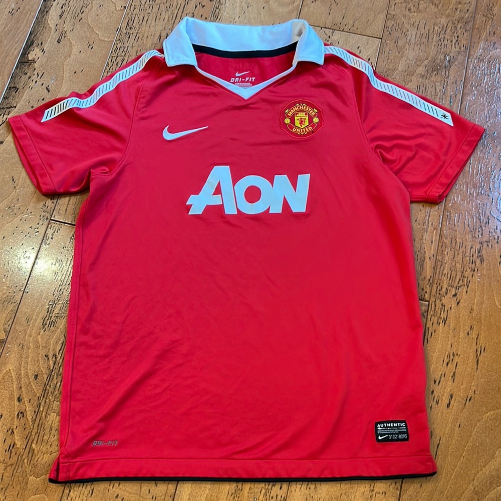 Nike AON Soccer shirt boy  size 14/16 L